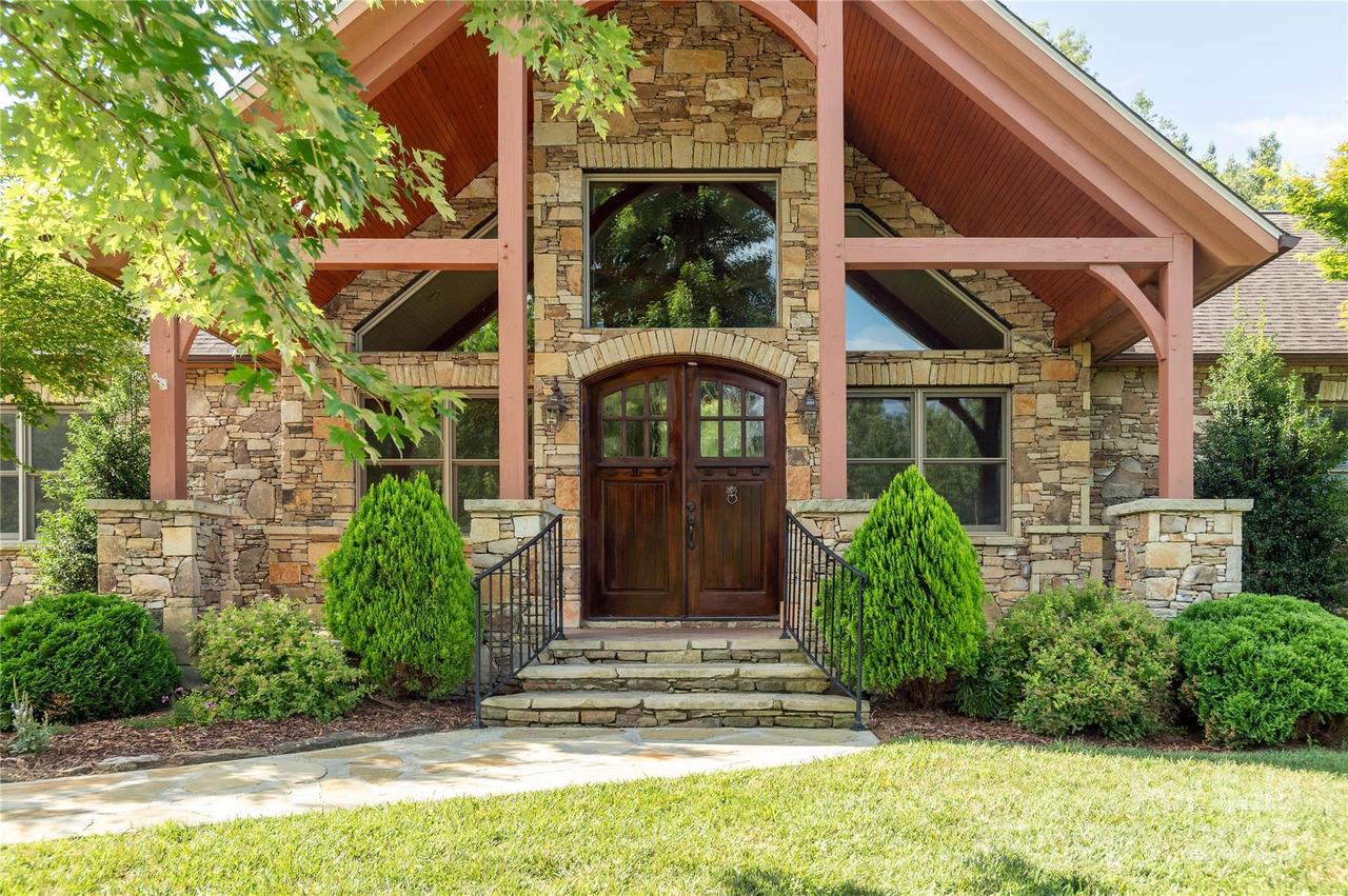 32 Pine Acre Blvd., Asheville, NC 28804