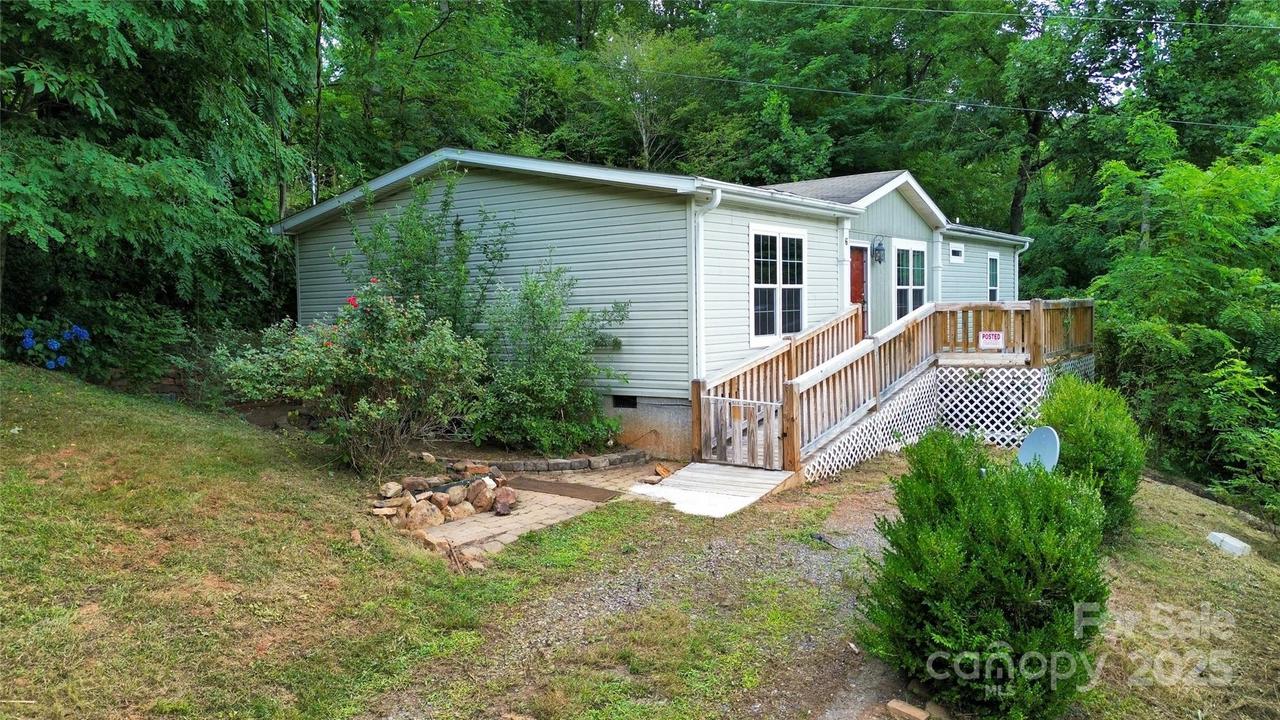 6 Dirt Rd., Sylva, NC 28779