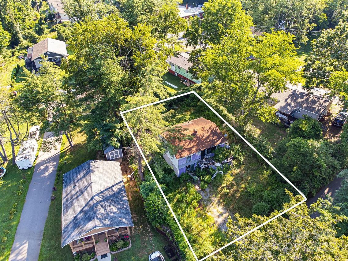 1040 W Chapel Rd., Asheville, NC 28803
