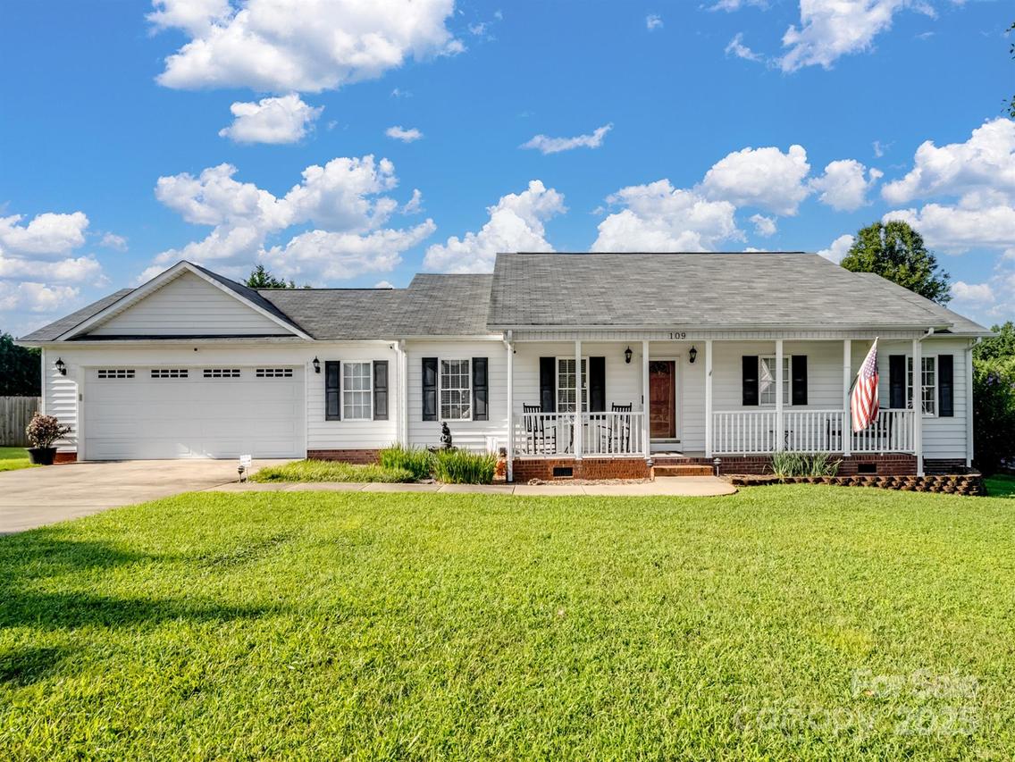 109 Ridgegate Ln., Statesville, NC 28625