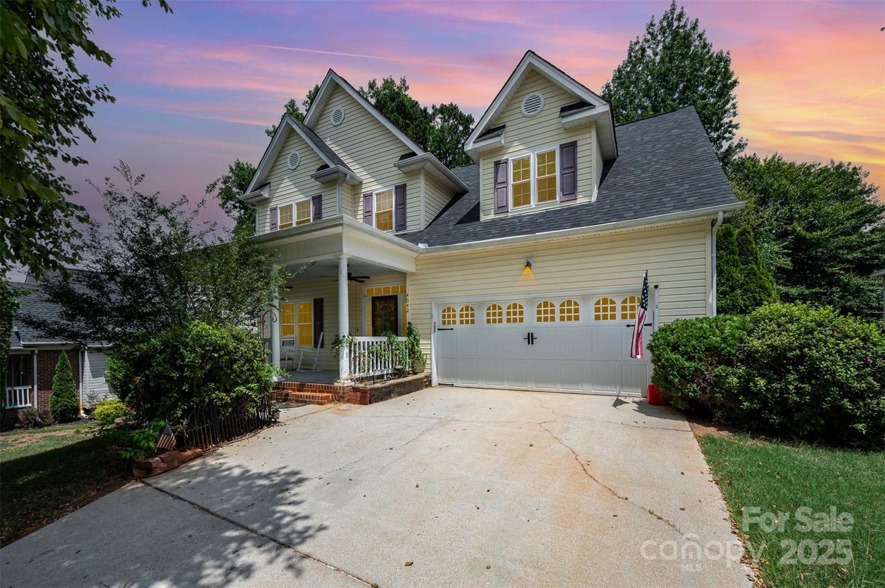 4042 River Falls Dr., Lowell, NC 28098