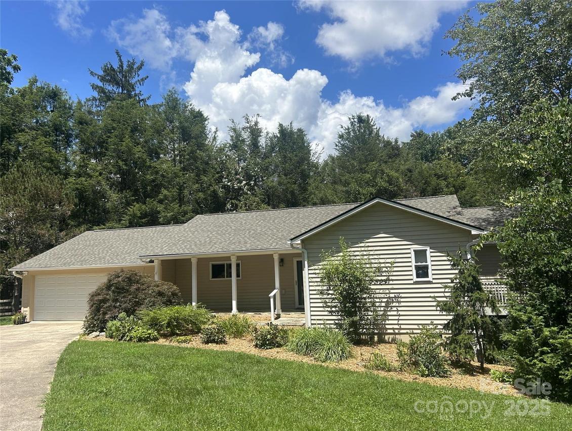 15 Beaverdam Knoll Rd., Asheville, NC 28804