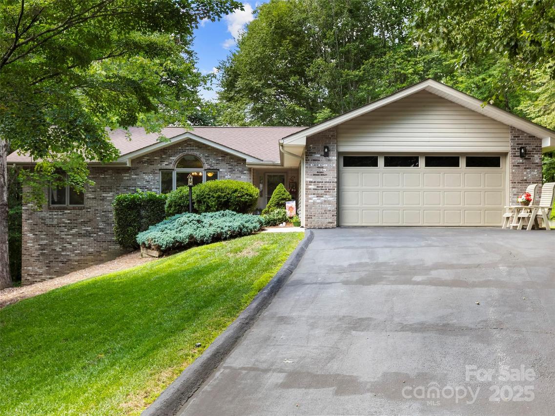 1820 Riverview Ct., Hendersonville, NC 28739