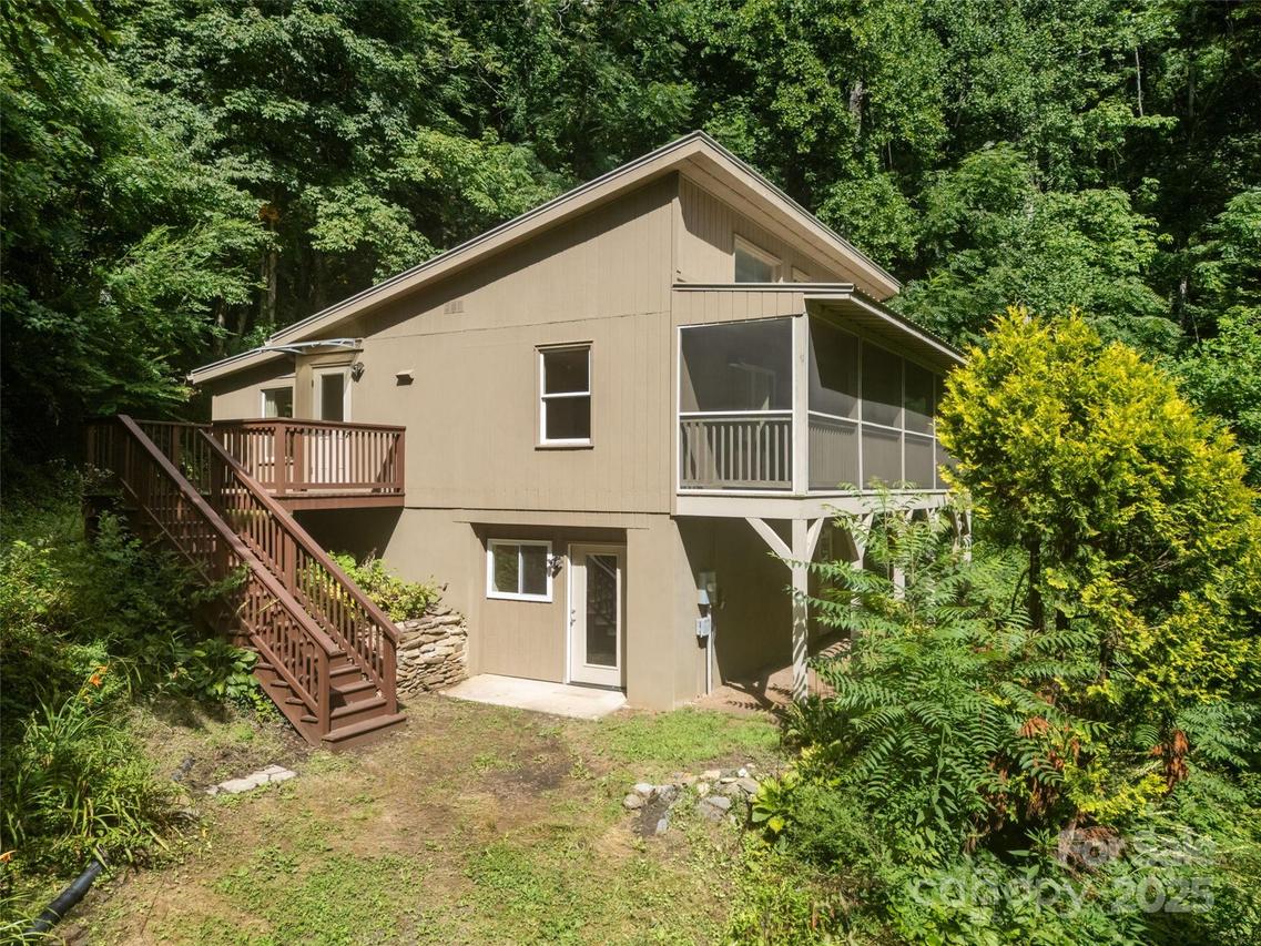 129 Franklin Rd., Swannanoa, NC 28778