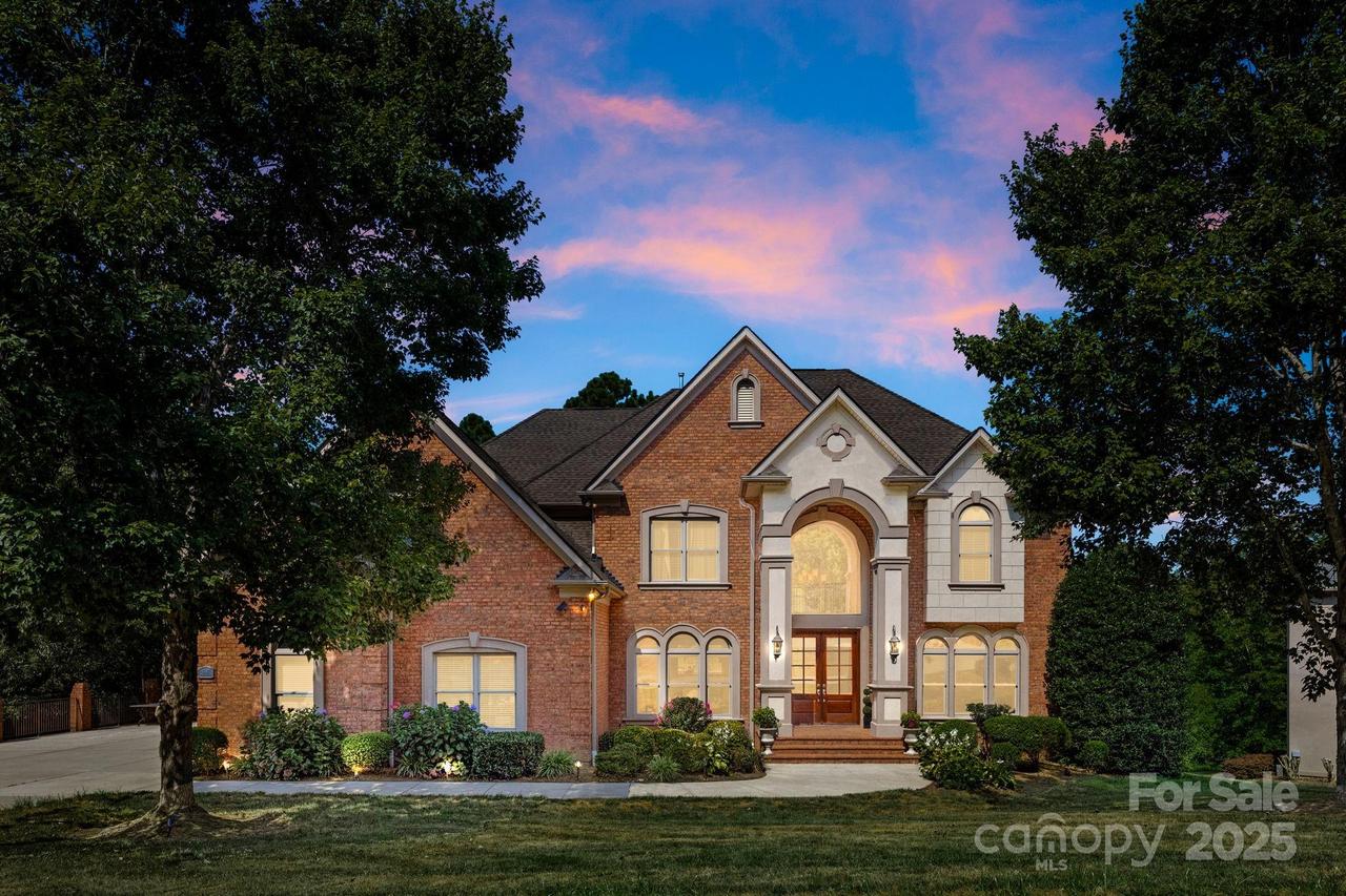 1487 Winged Foot Dr., Denver, NC 28037