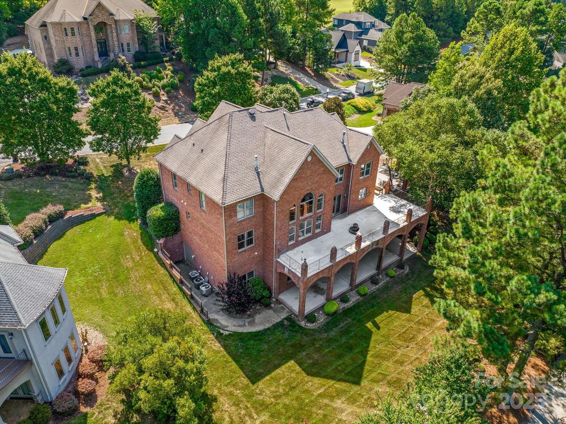 1487 Winged Foot Dr., Denver, NC 28037
