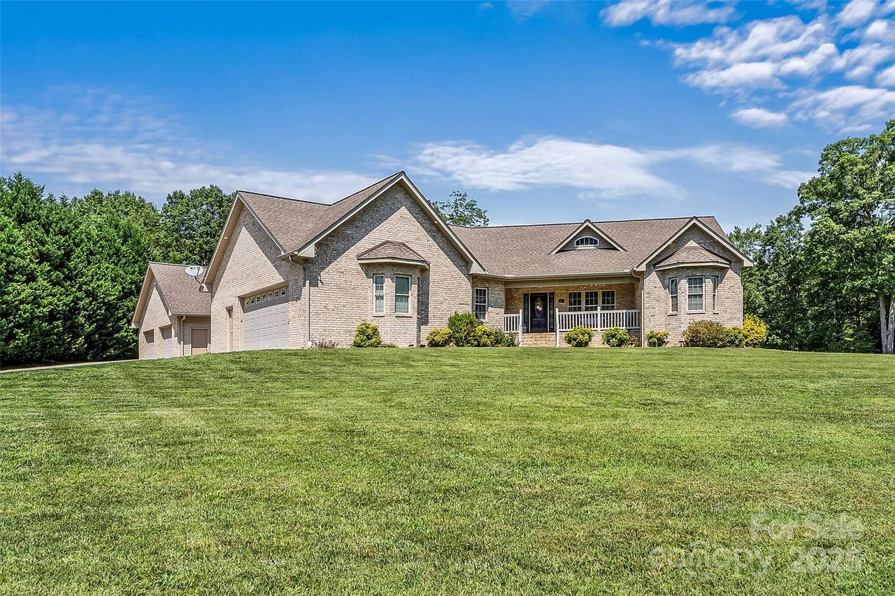 142 Windsor Dr., Taylorsville, NC 28681