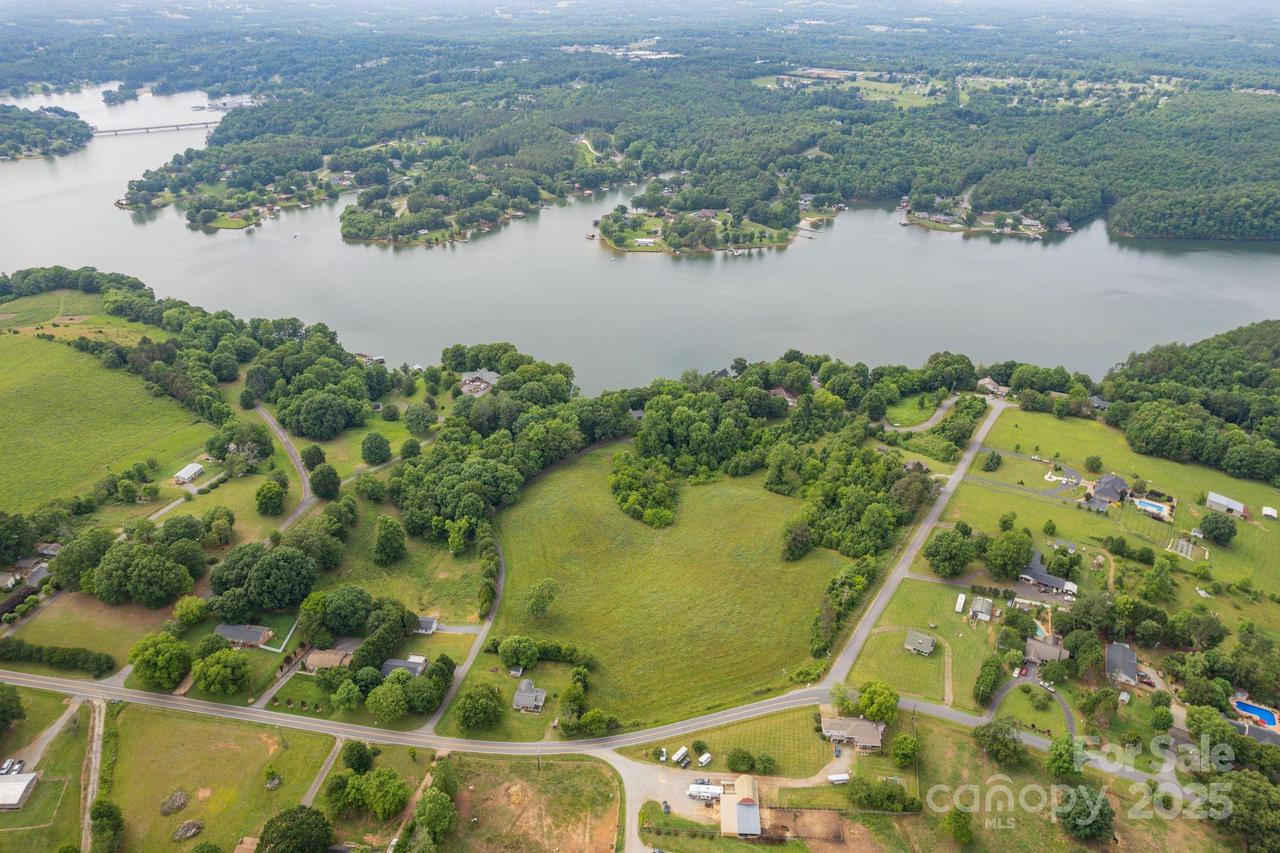 4749 16th Street Dr., Hickory, NC 28601