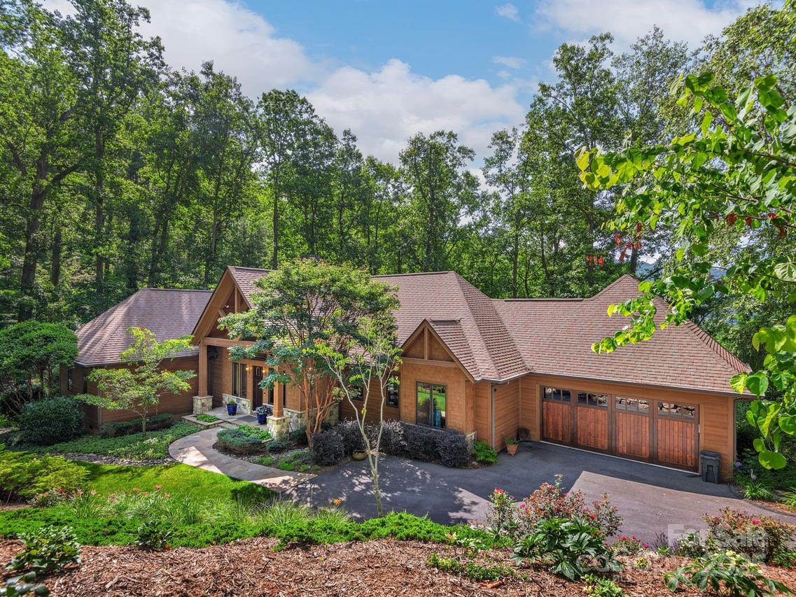 77 Camp Allis Rd., Asheville, NC 28805