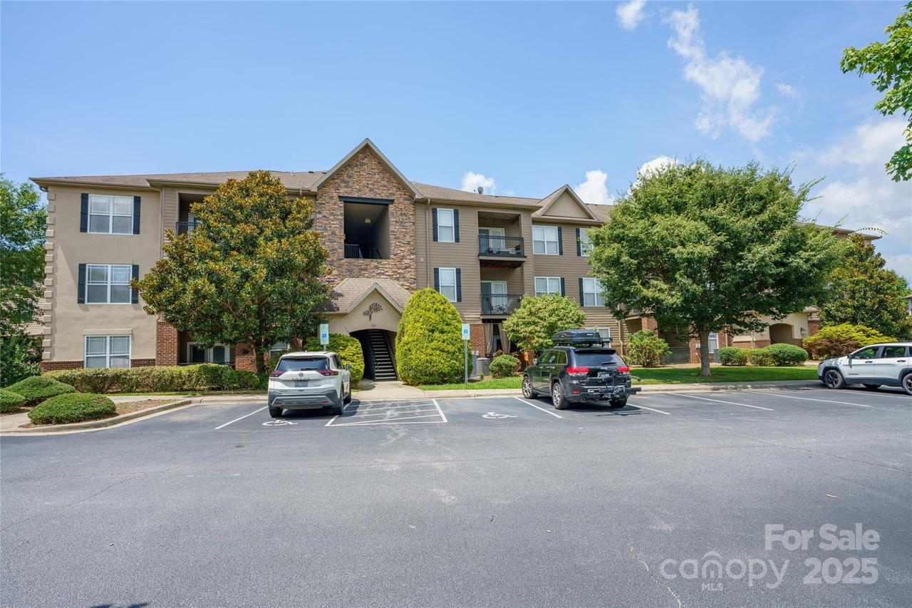 181 Brickton Village Cir. #301, Fletcher, NC 28732