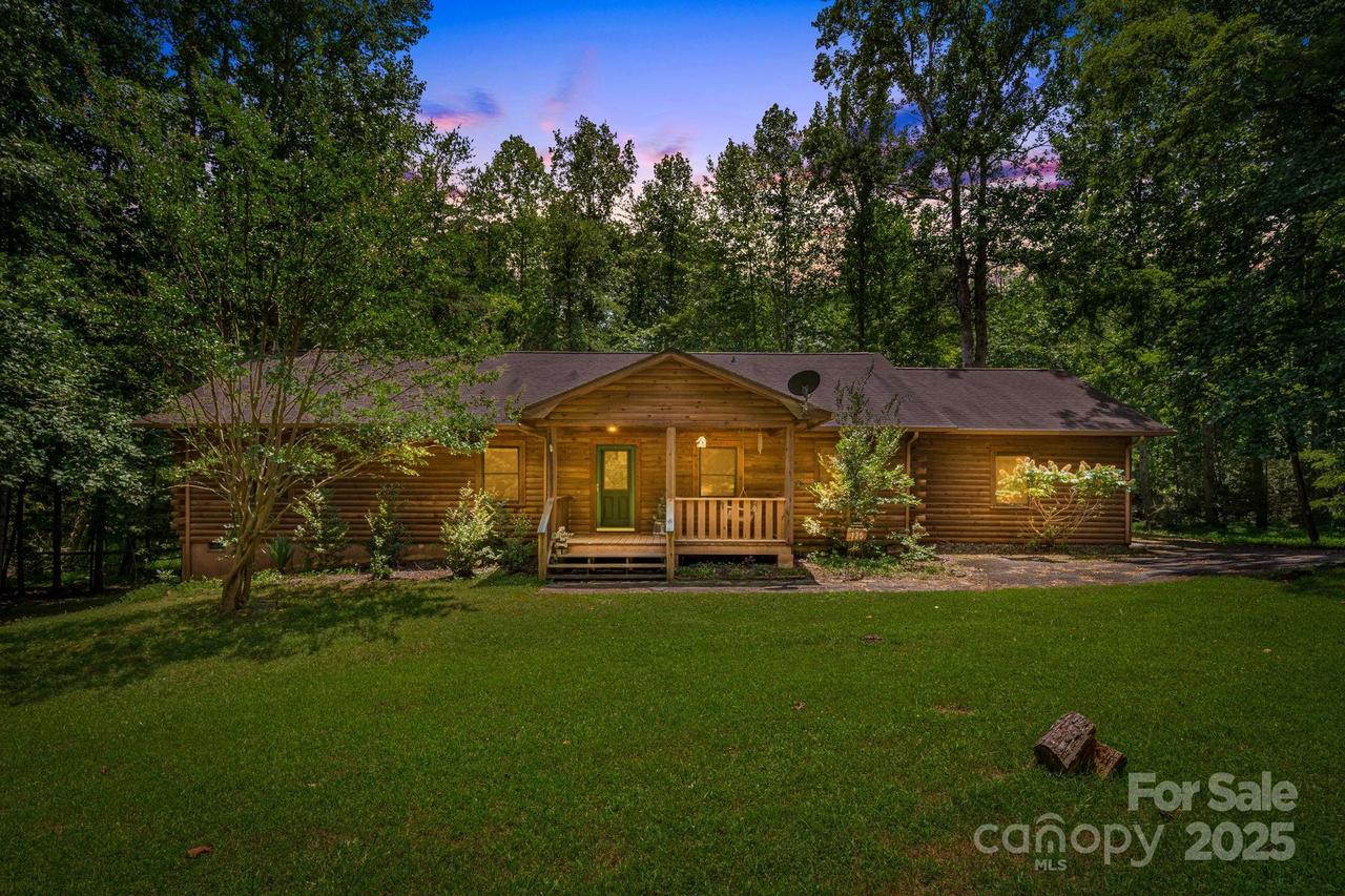 135 Logan Ct., Lake Lure, NC 28746