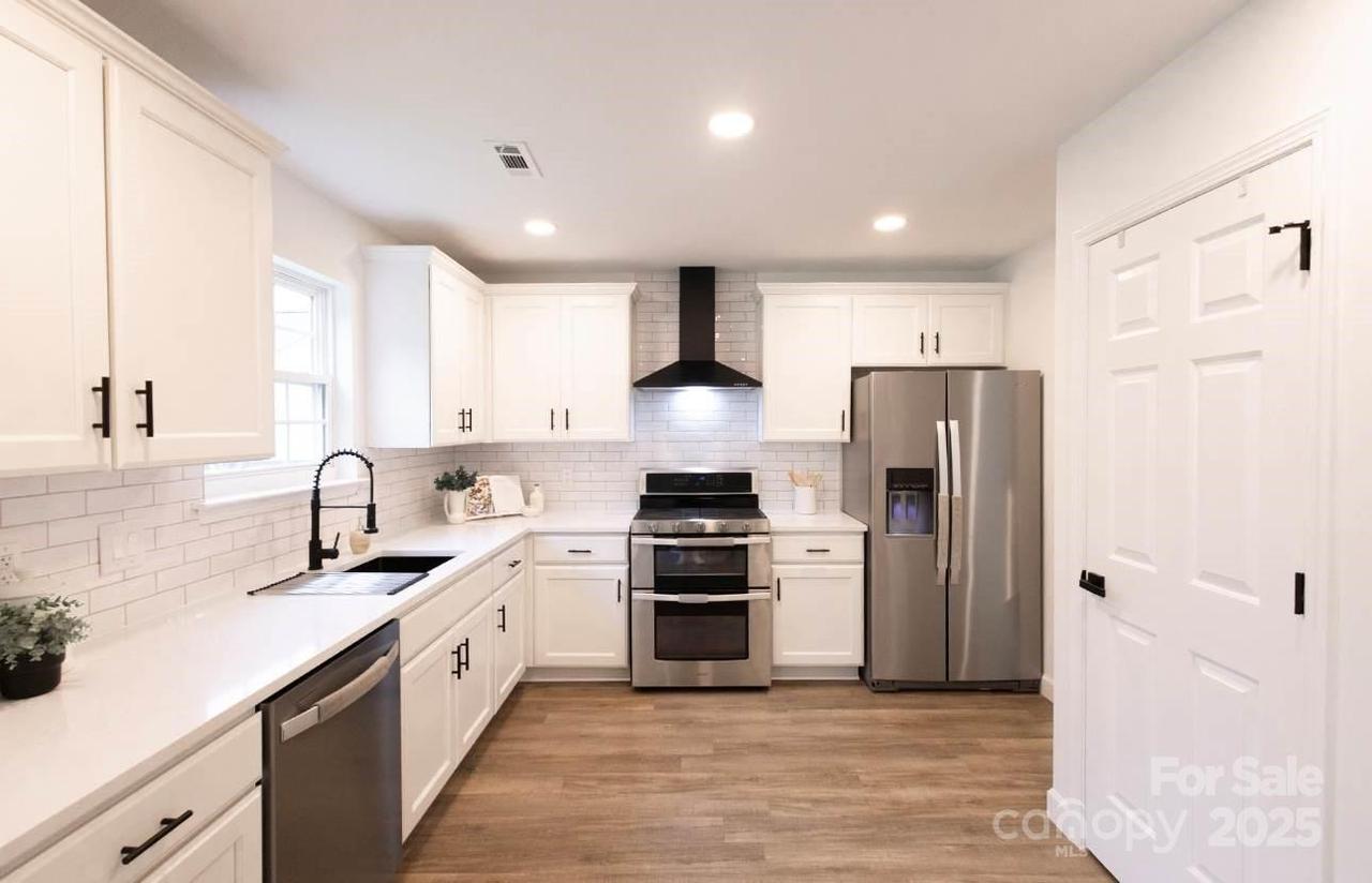 1009 Glen Hollow Dr., Indian Trail, NC 28079