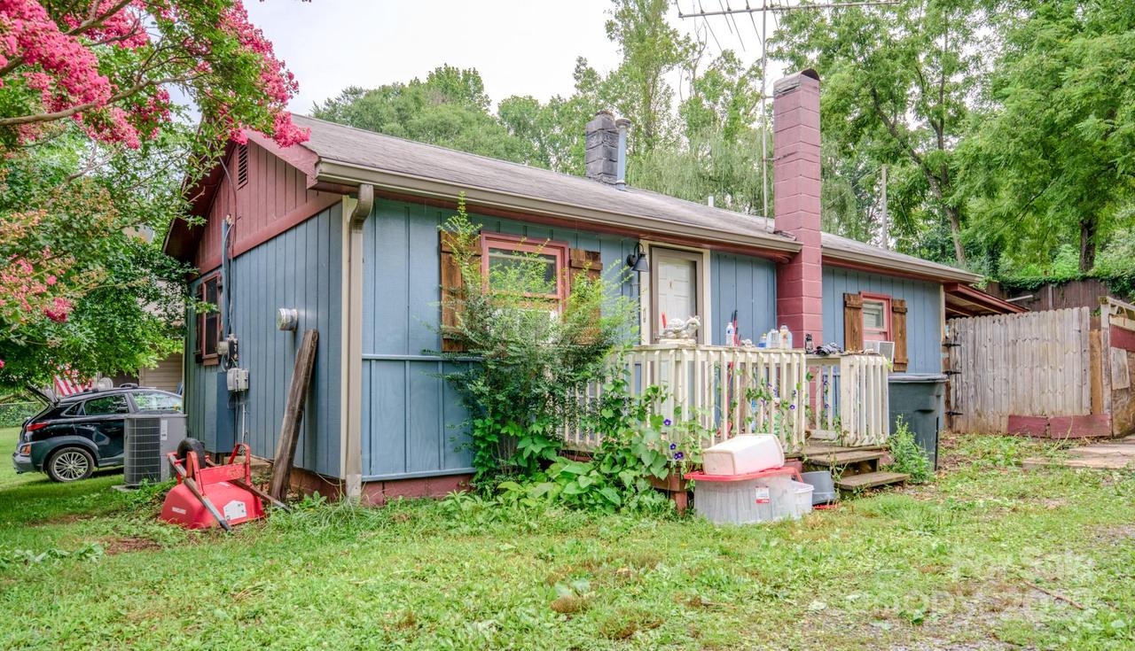 129 Harrison St., Swannanoa, NC 28778