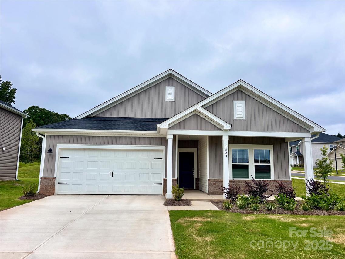 1425 Windy Park Dr., Stanley, NC 28164