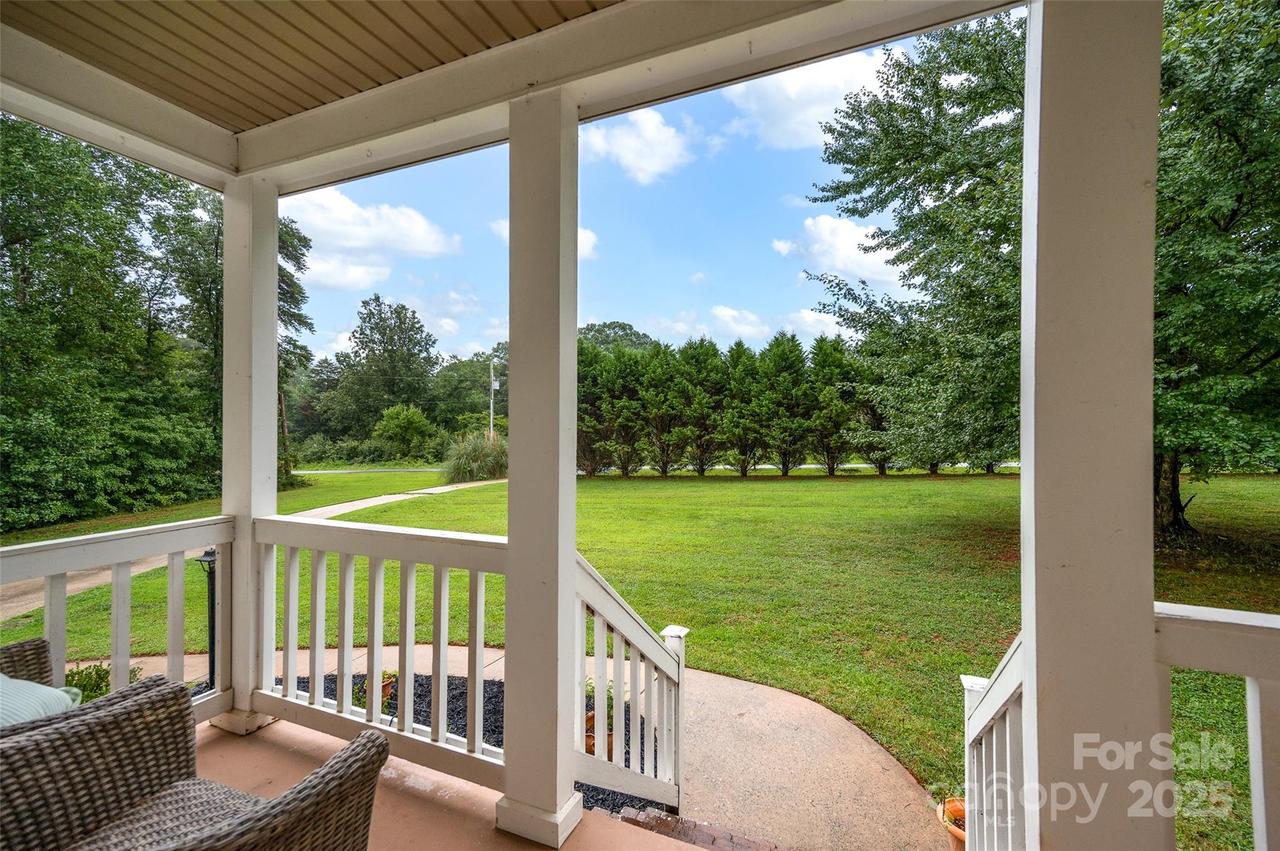 165 Larue Cir., Statesville, NC 28625