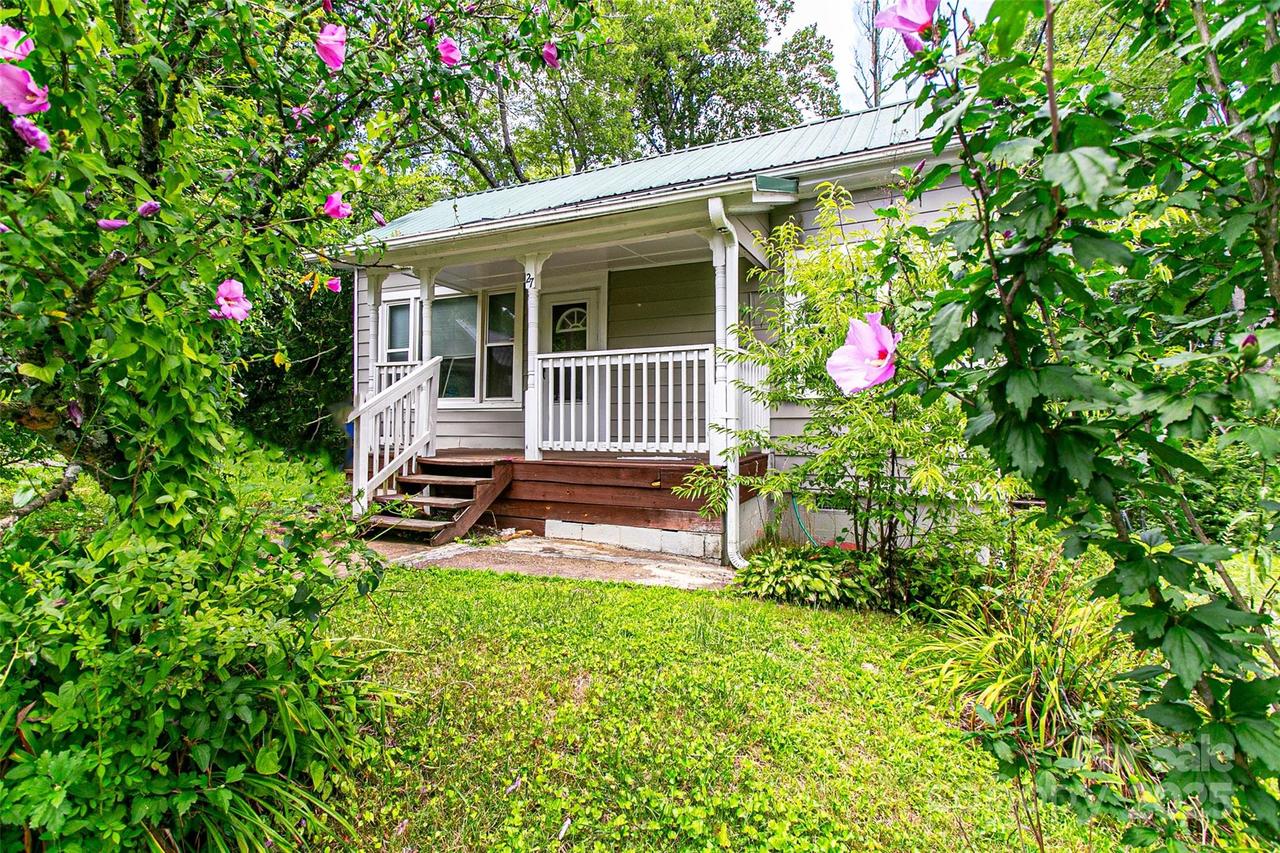 27 Curlee St., Brevard, NC 28712