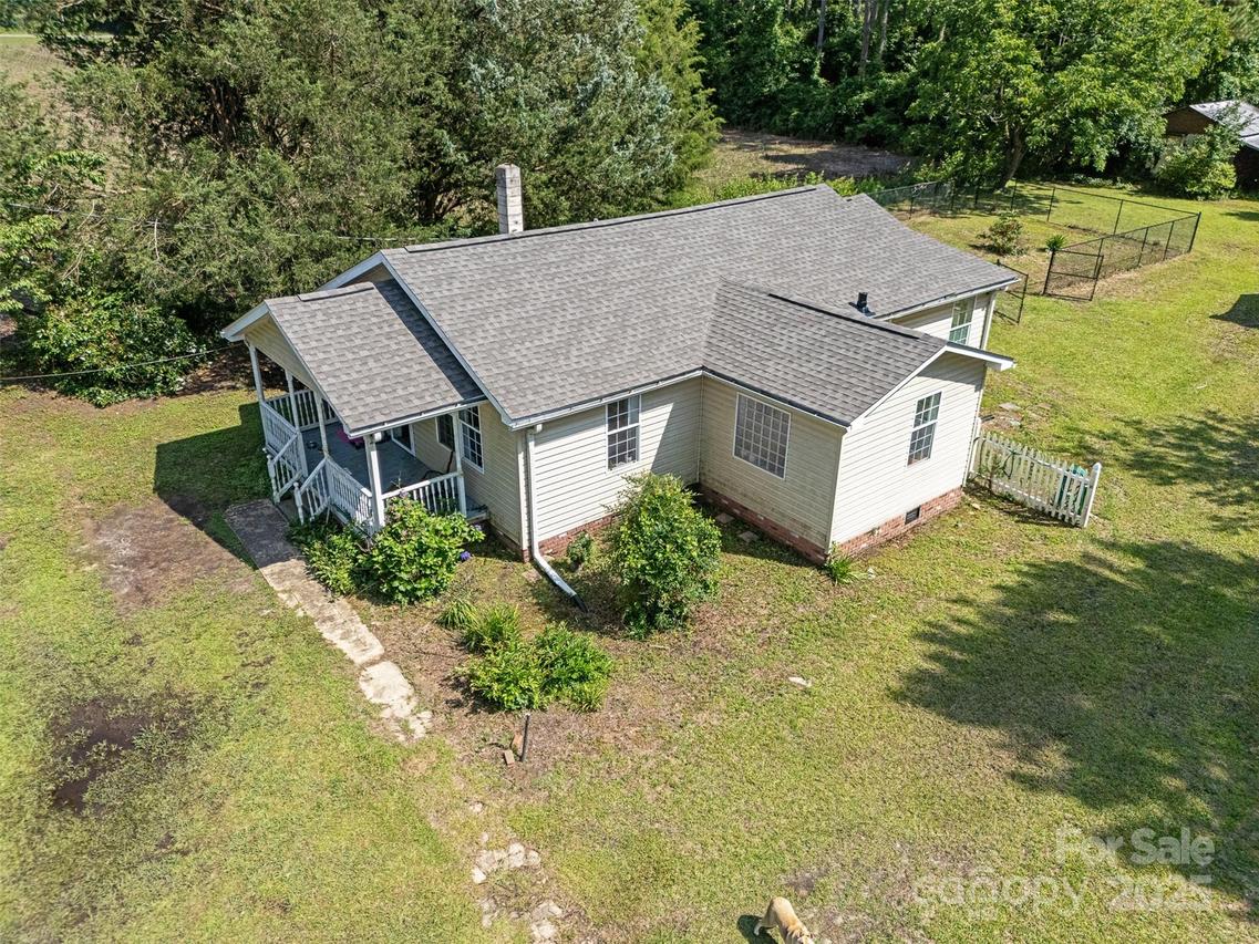 944 Cain Rd., St Pauls, NC 28384