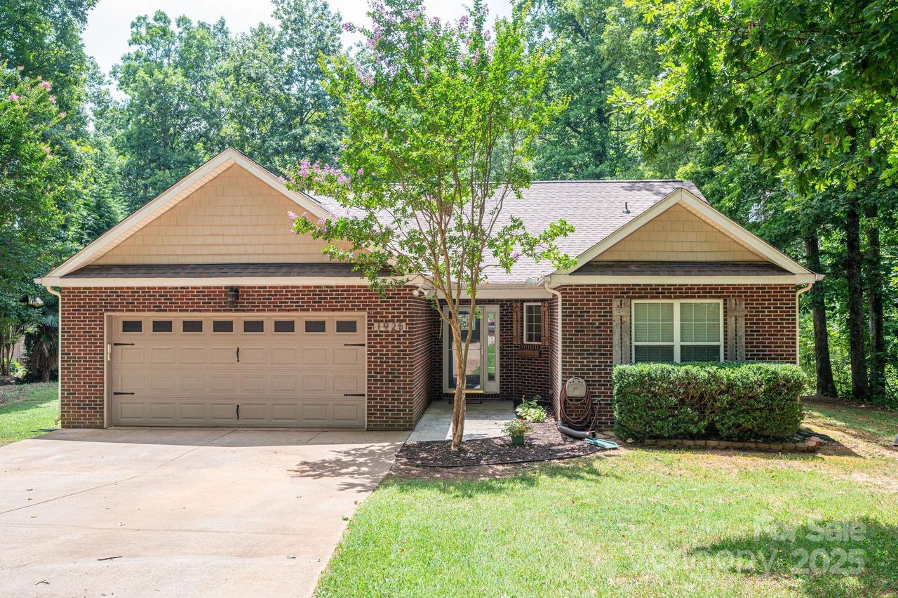 1925 Cameron Heights Cir., Denver, NC 28037