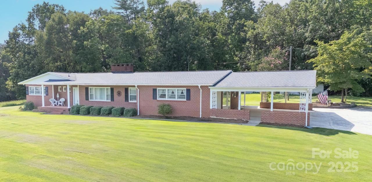 668 Meadowood St., Hudson, NC 28638