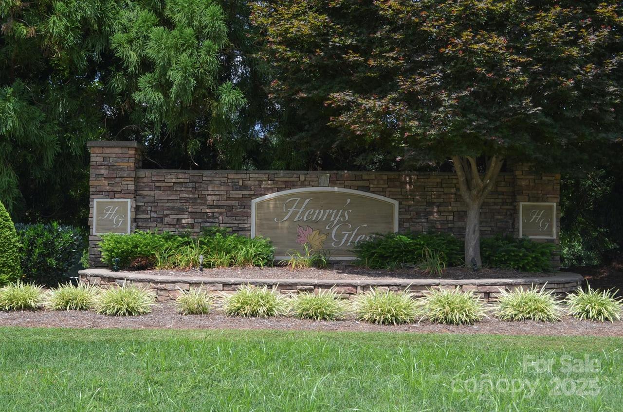 205 Henrys Glen Dr., Morganton, NC 28655