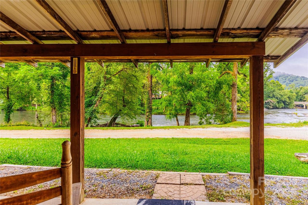 41 Dam Rd., Bryson City, NC 28713