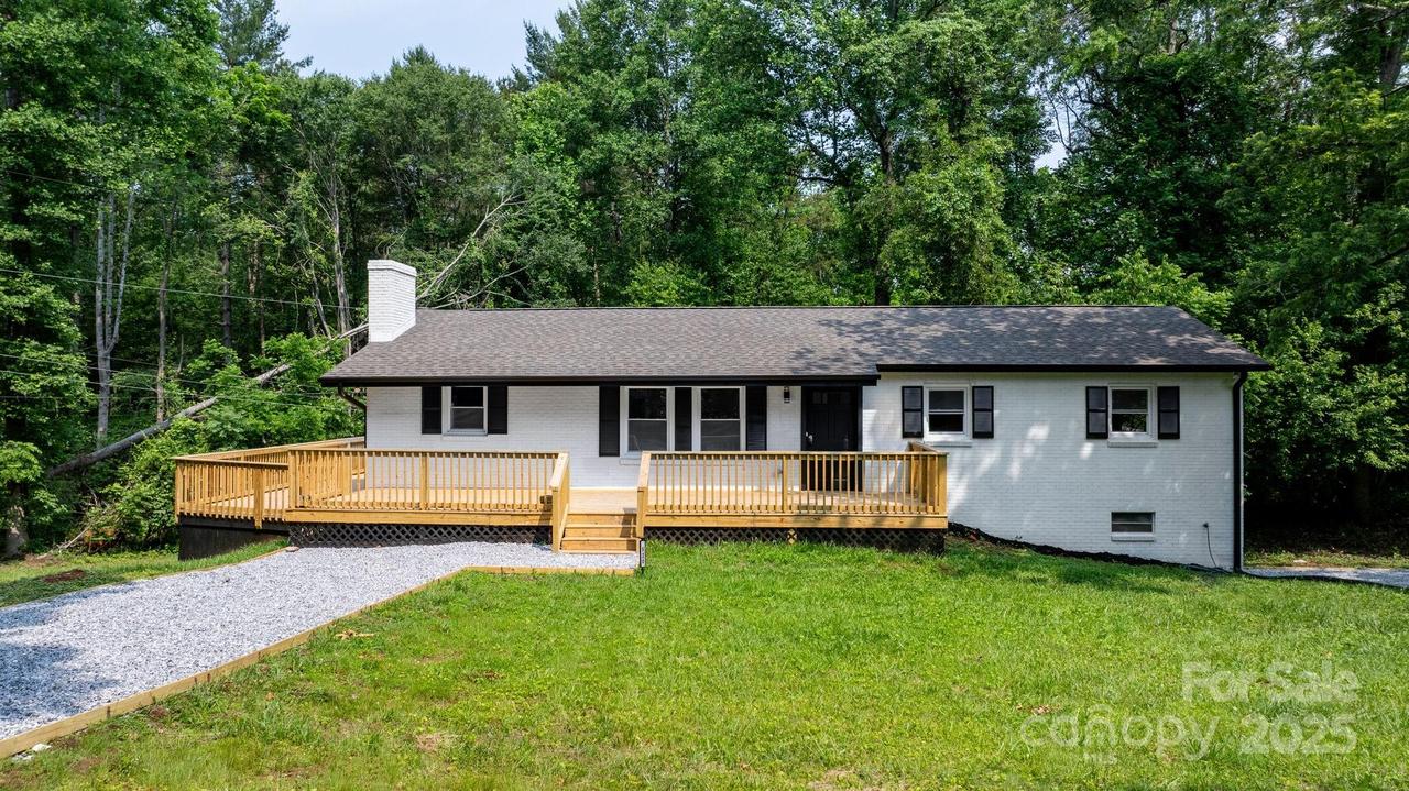 520 Hickory Ave., Hudson, NC 28638