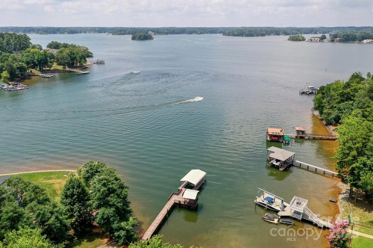 136 Buttercup Dr., Mooresville, NC 28117