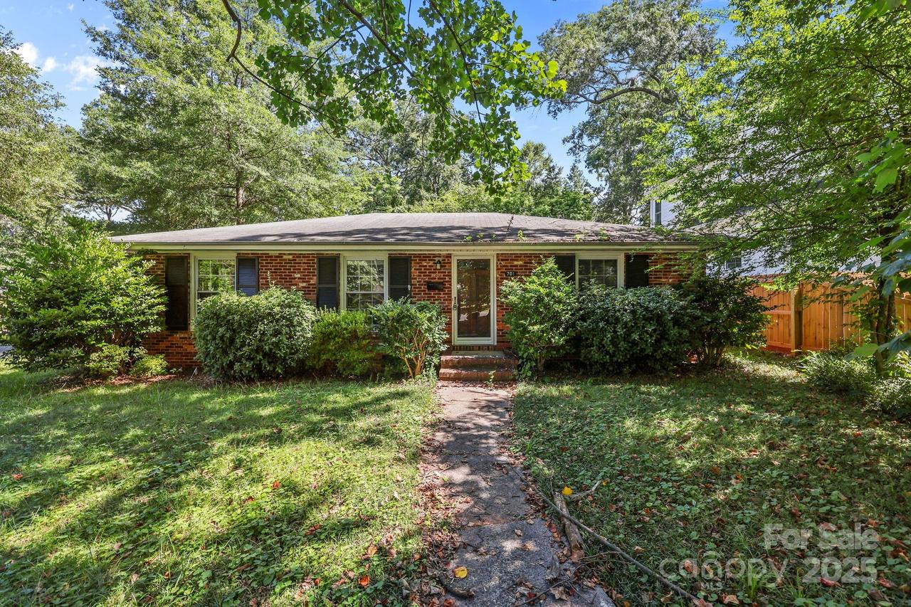 701 Hollis Rd., Charlotte, NC 28209