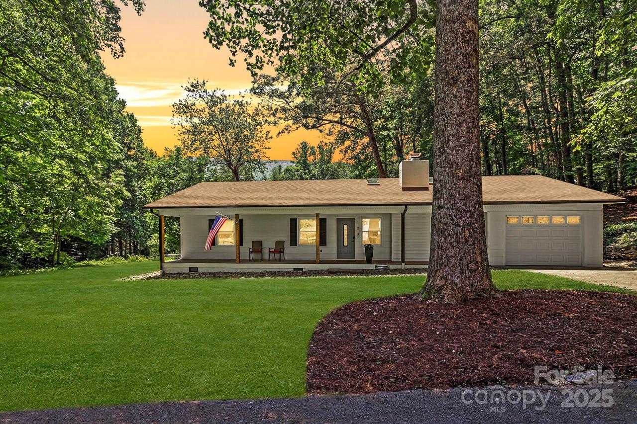 103 E White Pine Rd., Hendersonville, NC 28739