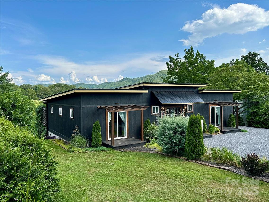 1389 Webster Rd., Sylva, NC 28779