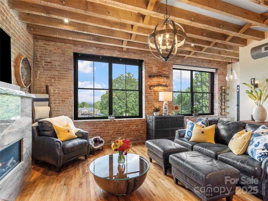 5 Town Sq. #204, Burnsville, NC 28714