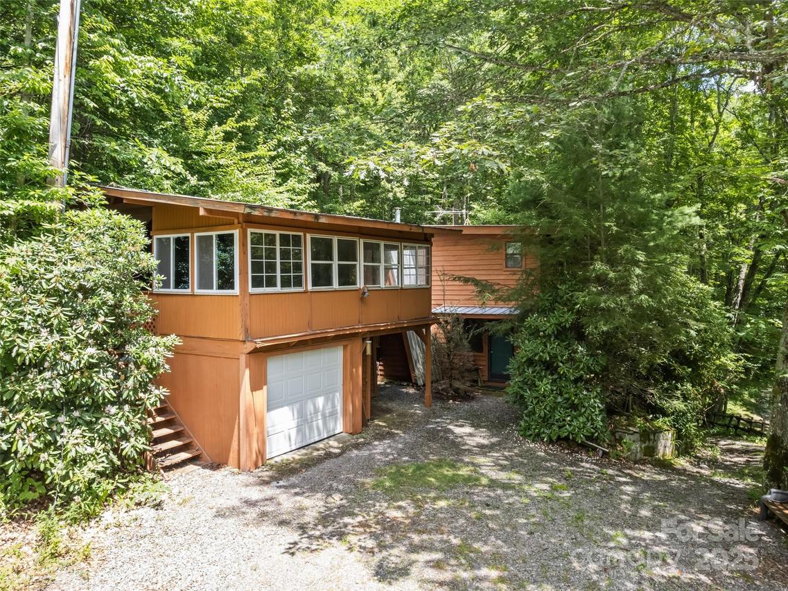 1010 Autumn Dr., Maggie Valley, NC 28751