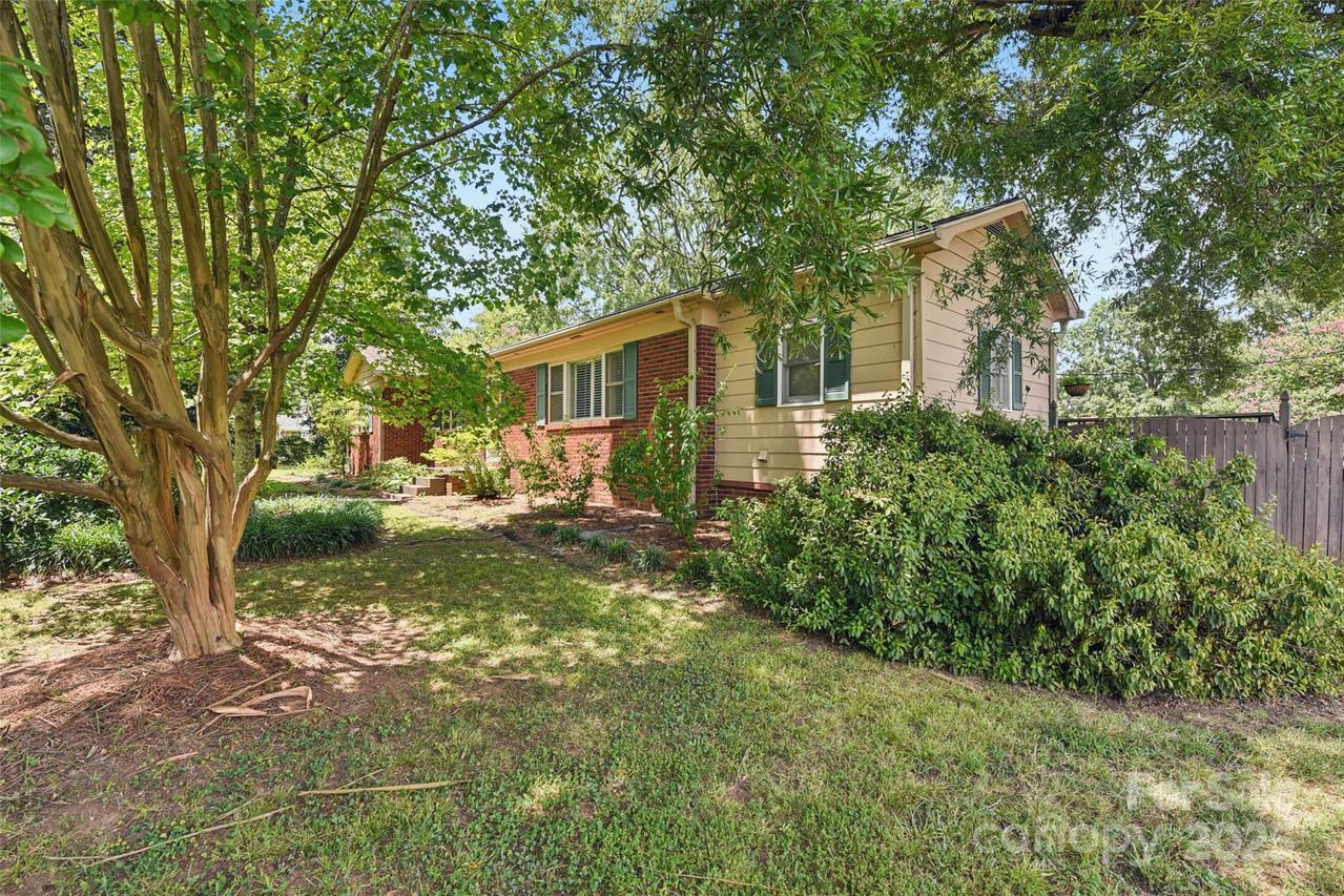 419 Plaza Dr., Harrisburg, NC 28075
