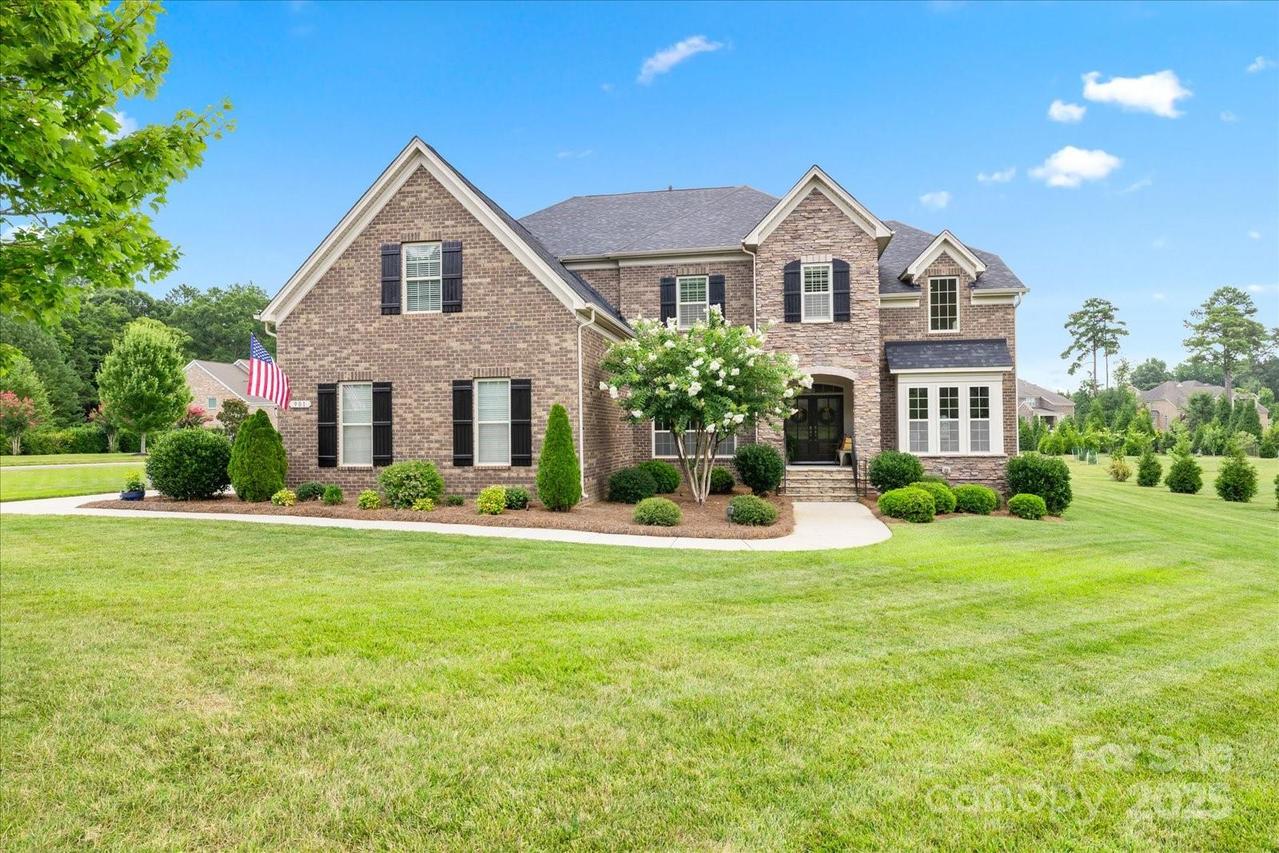 901 Hidden Pond Ln., Waxhaw, NC 28173