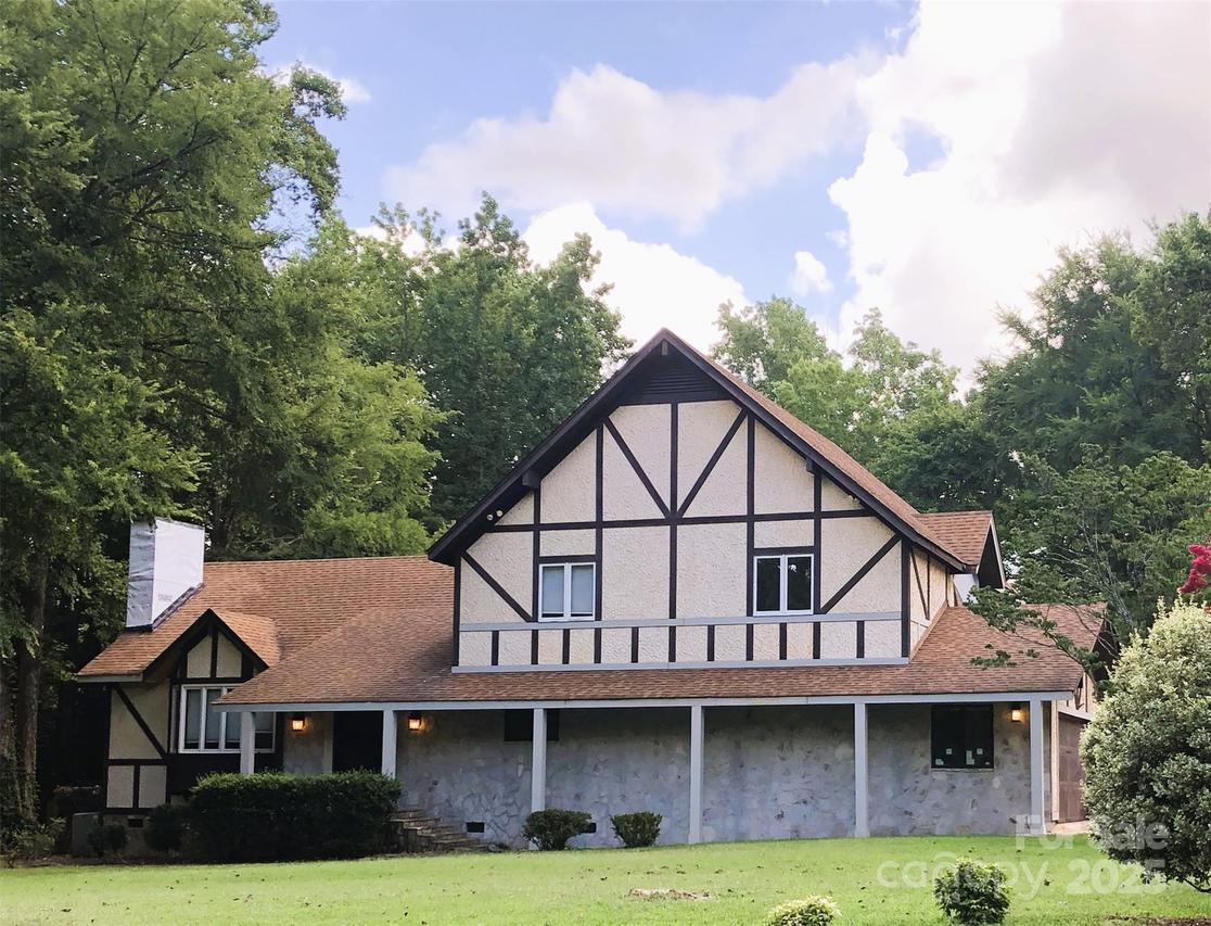 2413 Cross Country Rd., Charlotte, NC 28270