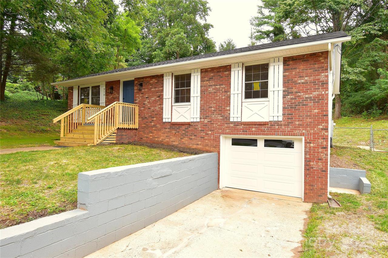 210 Melody Cir., Swannanoa, NC 28778