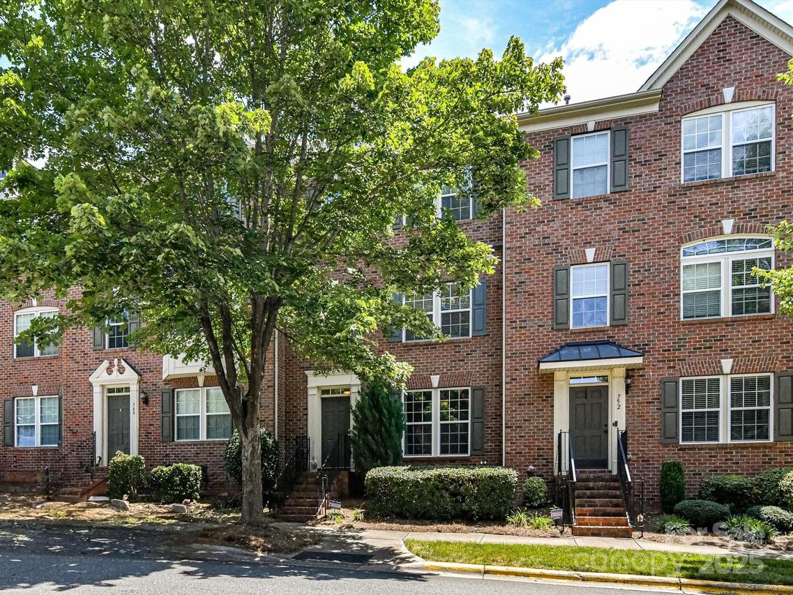 756 Naramore St., Davidson, NC 28036