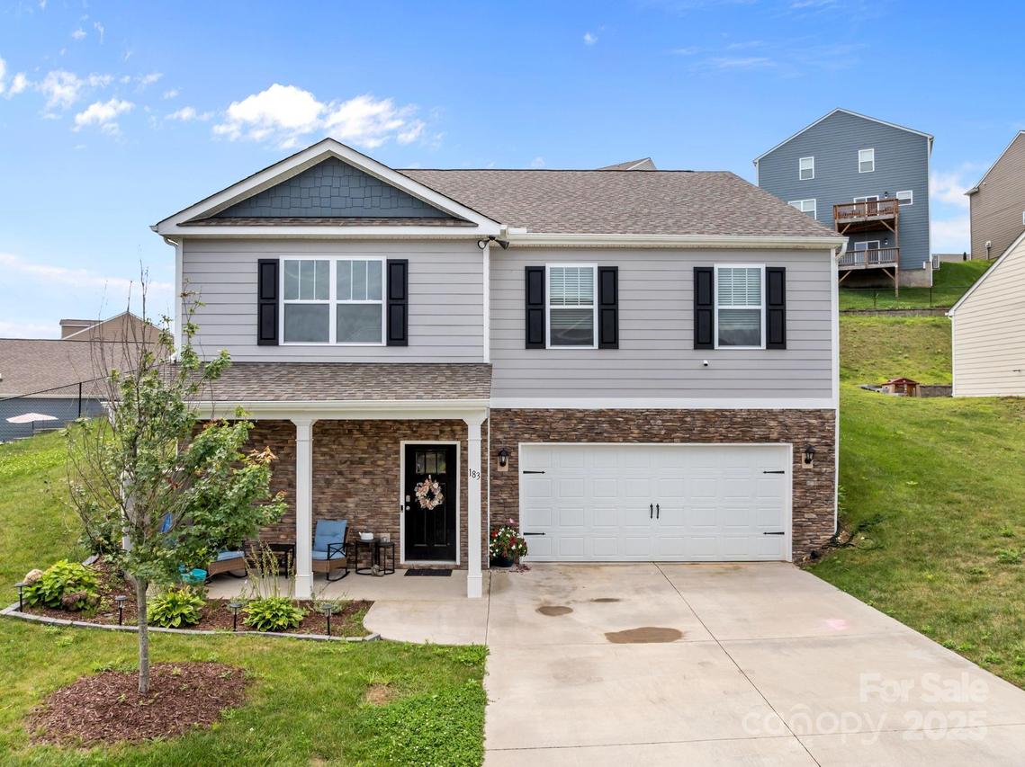 183 Marathon Ln., Candler, NC 28715
