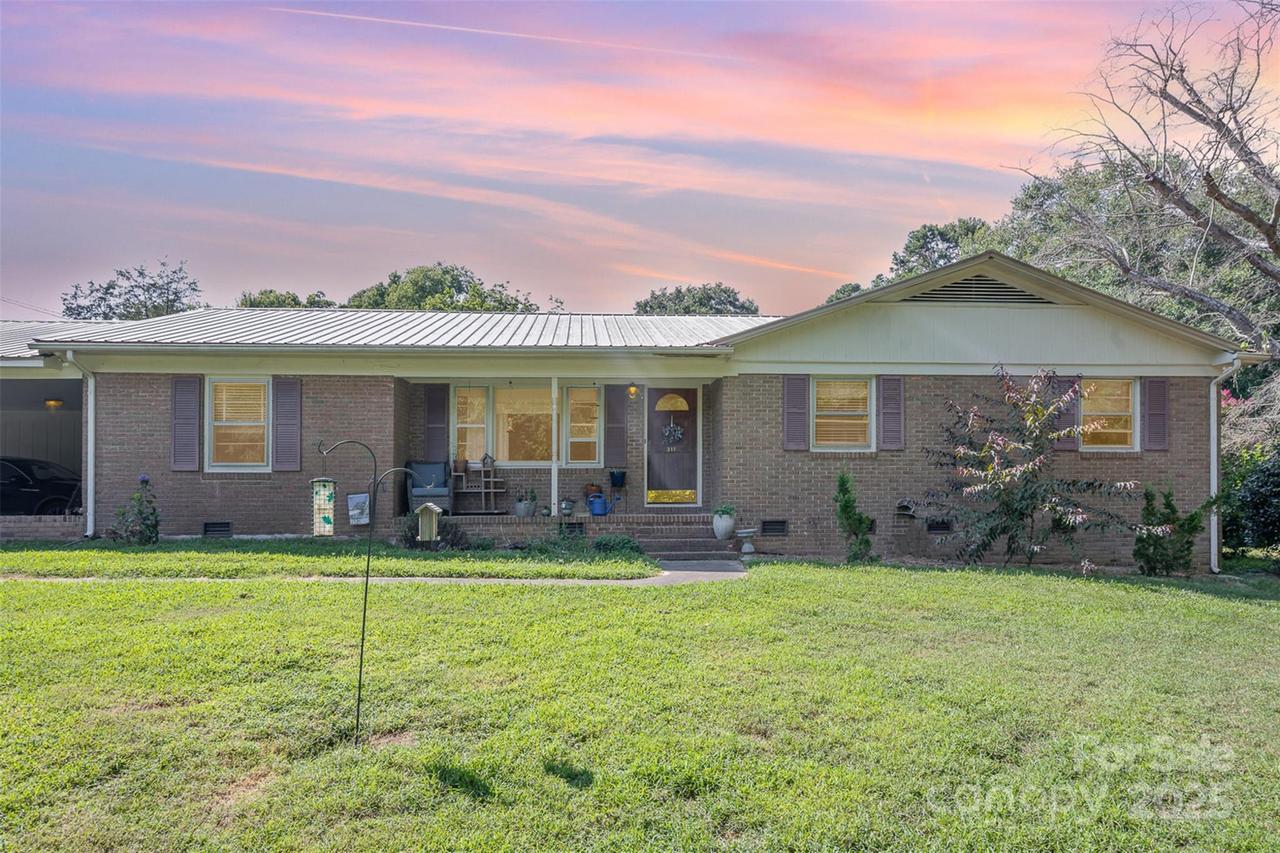 311 Rollingwood Dr., Stanley, NC 28164