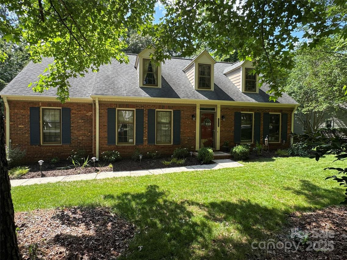 1010 Thornsby Ln., Matthews, NC 28105