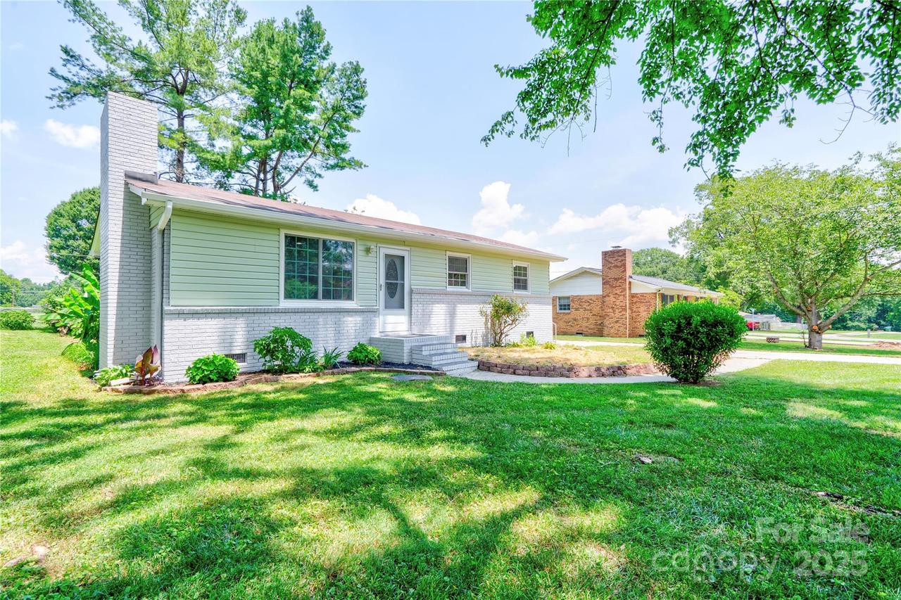 409 E Tennessee Ave., Bessemer City, NC 28016