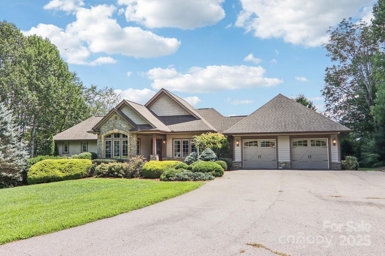 149 Cardinal Ln., Waynesville, NC 28786
