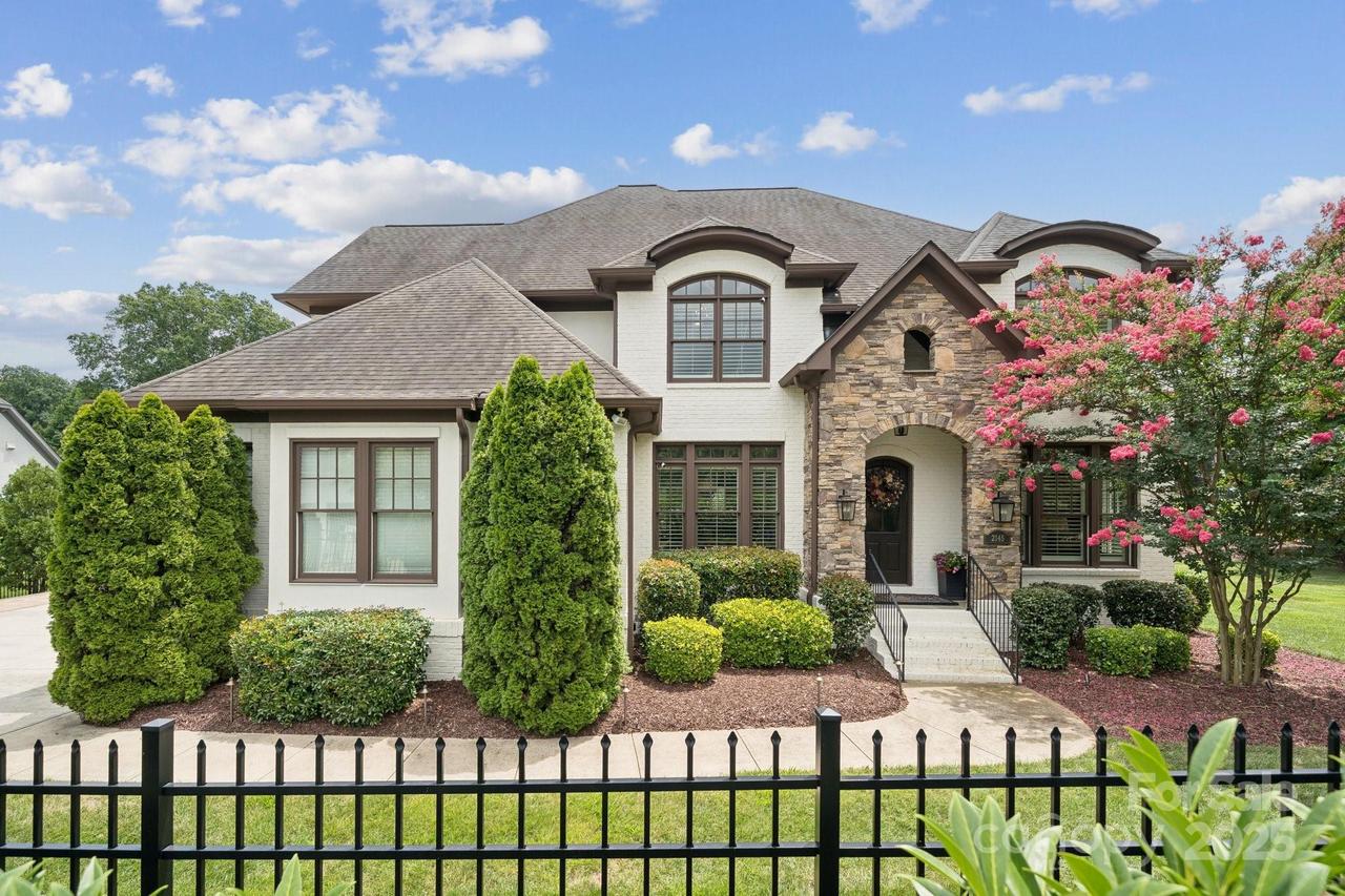 2145 Foxcroft Woods Ln., Charlotte, NC 28211