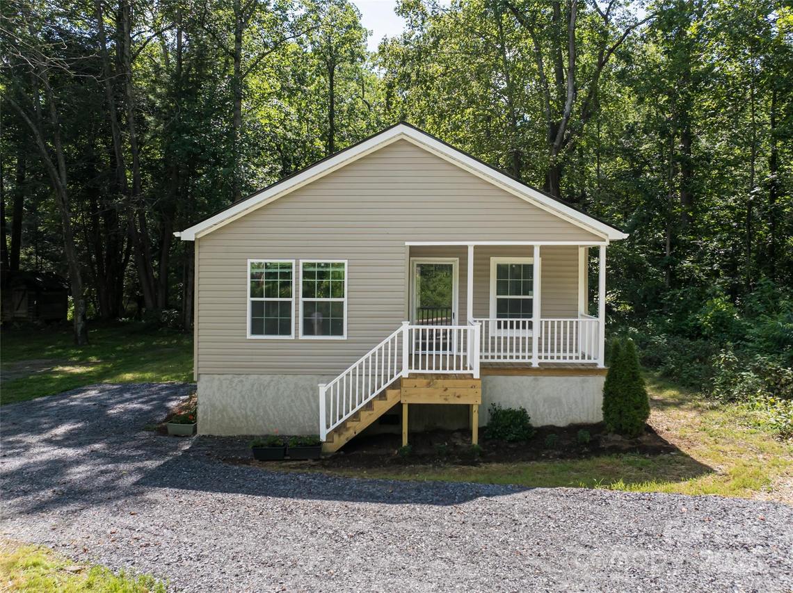 321 Flat Creek Rd., Black Mountain, NC 28711