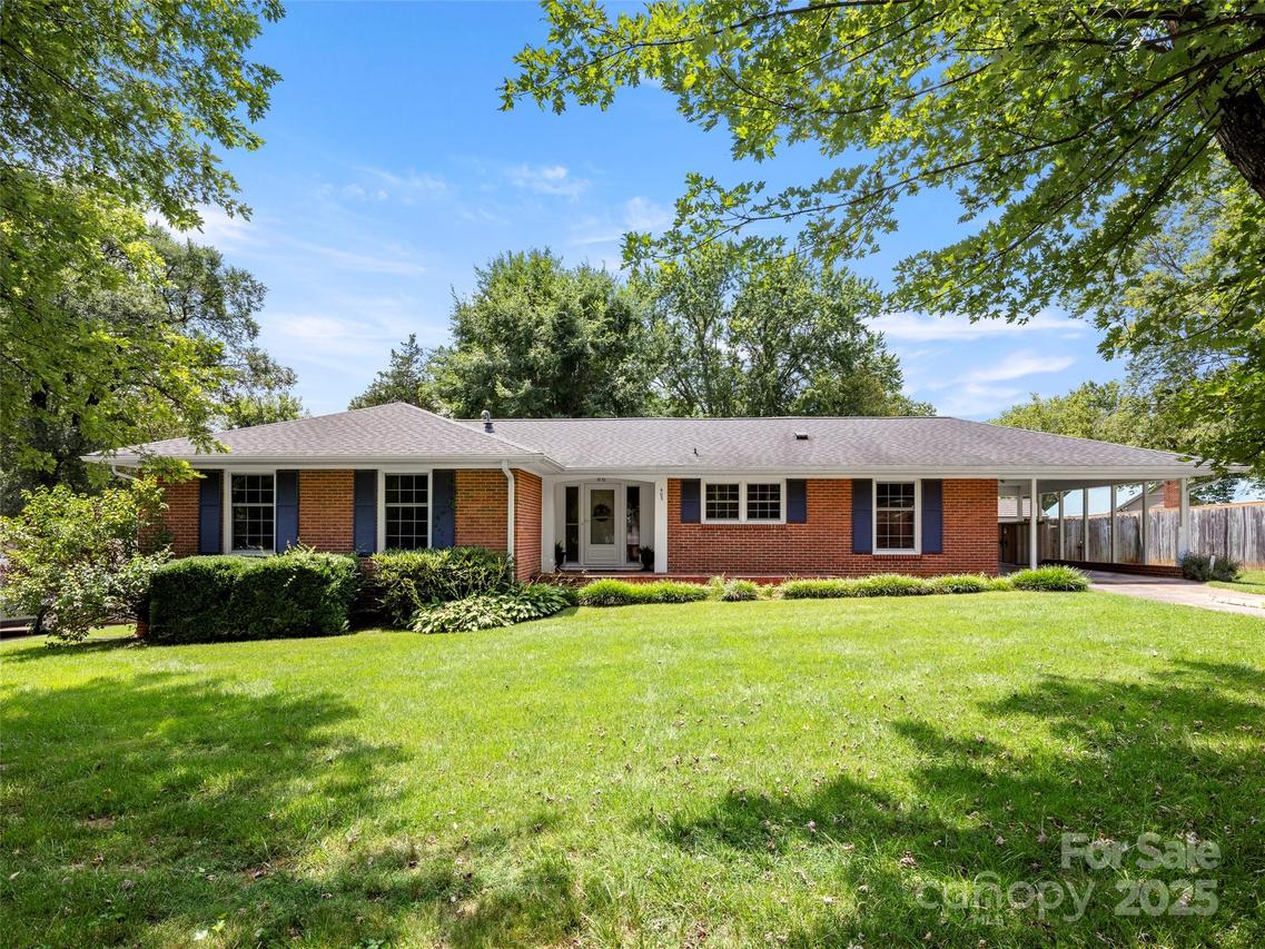 403 Pole Creasman Rd., Asheville, NC 28806