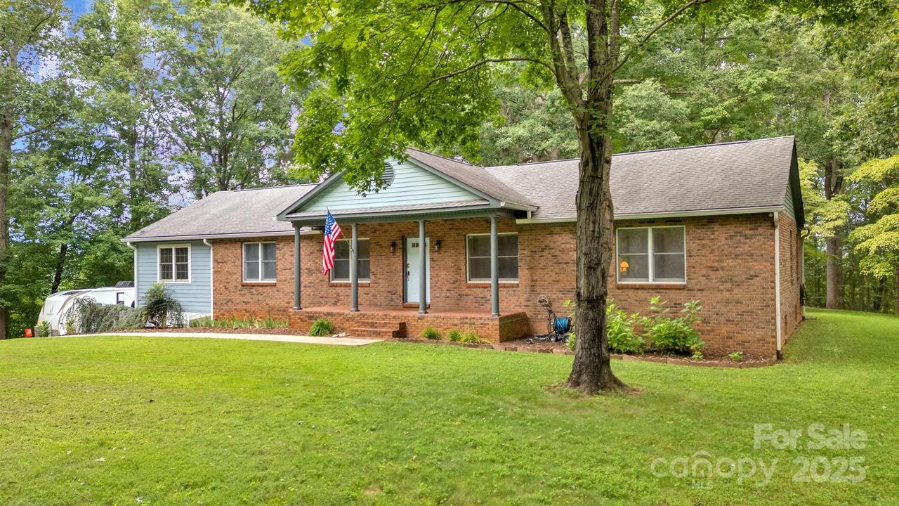 42 Captains Dr., Candler, NC 28715