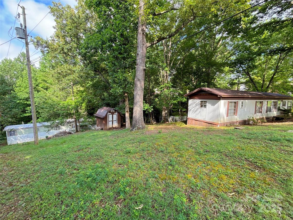 661 Black Hill Rd., Bryson City, NC 28713