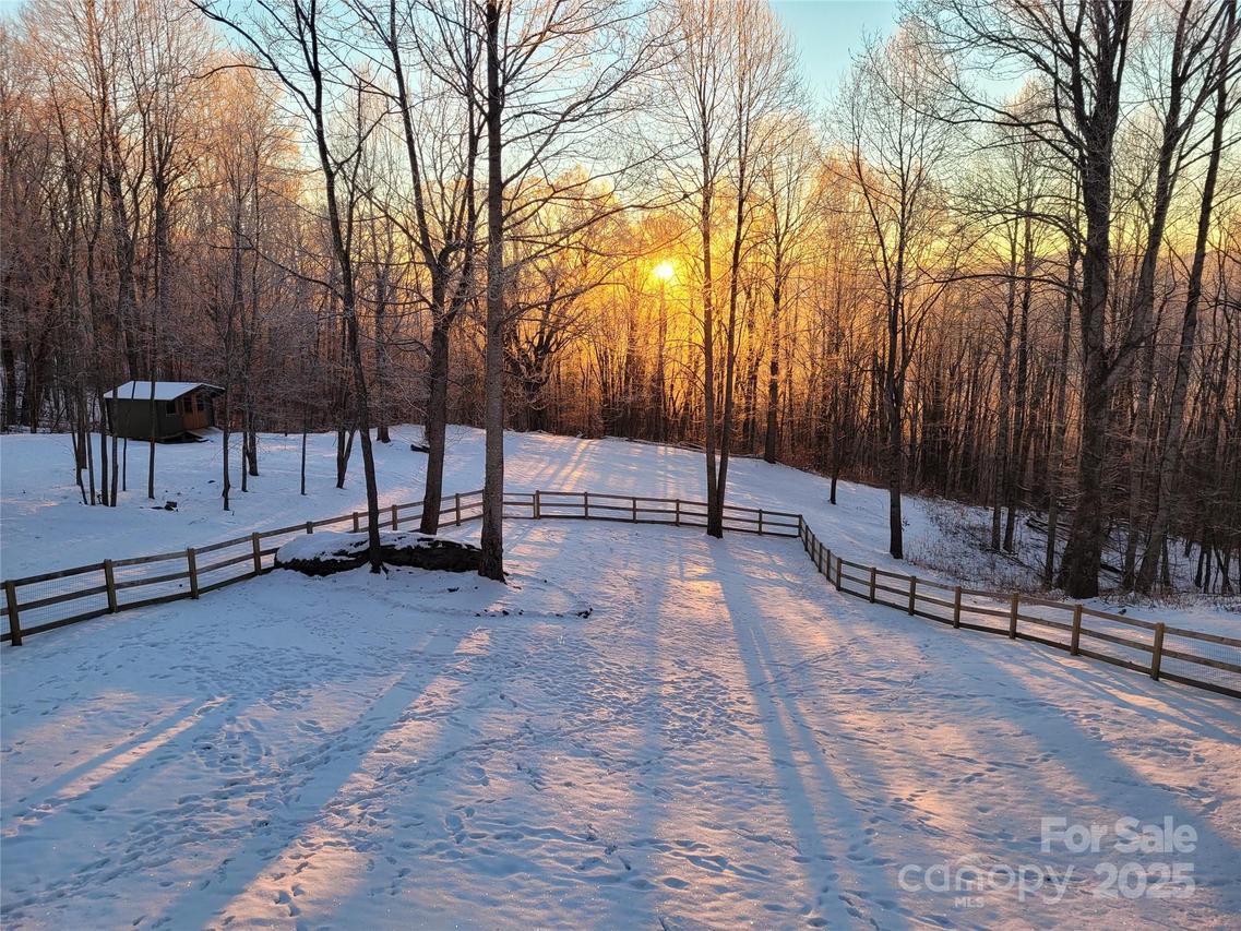 120 Spotted Fawn Ln., Waynesville, NC 28785