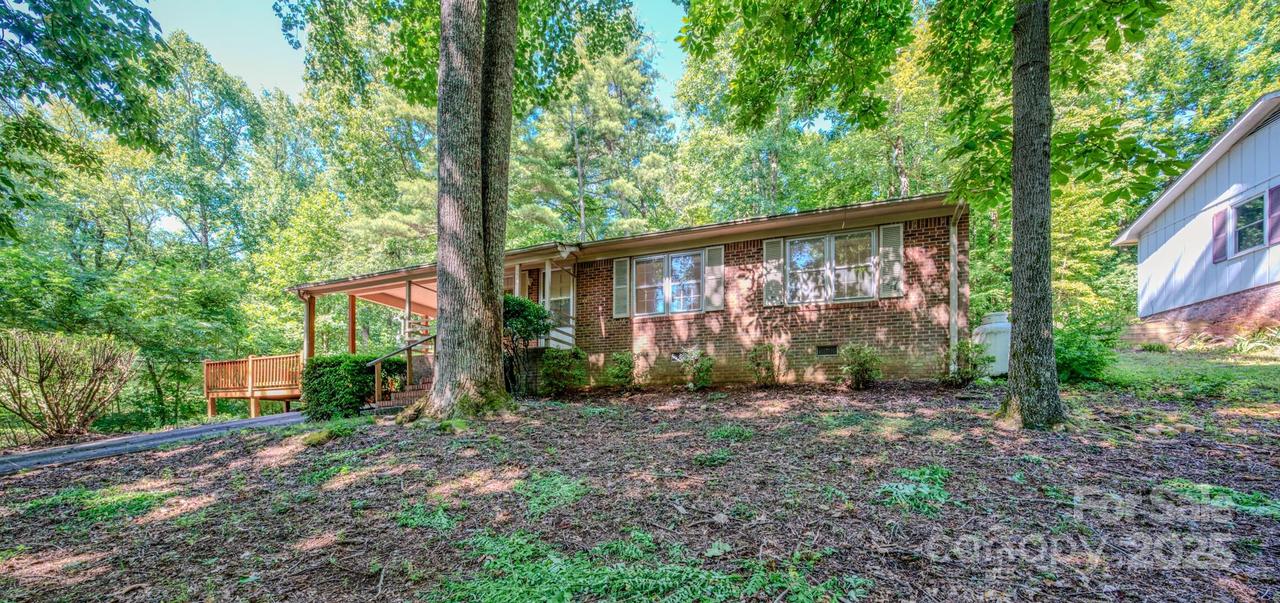 17 Sitar Ln., Saluda, NC 28773