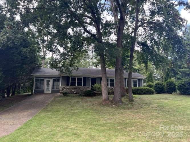 6 Fairway Dr., Asheville, NC 28805